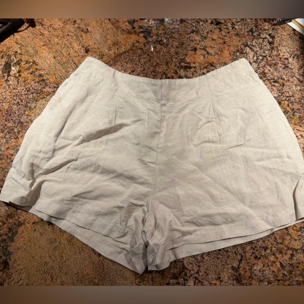 LOFT Cream Linen shorts nwt